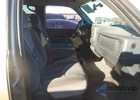 2005 Chevrolet Silverado 1500 Ls z USA, uszkodzony, nr VIN 2GCEC13T551318734